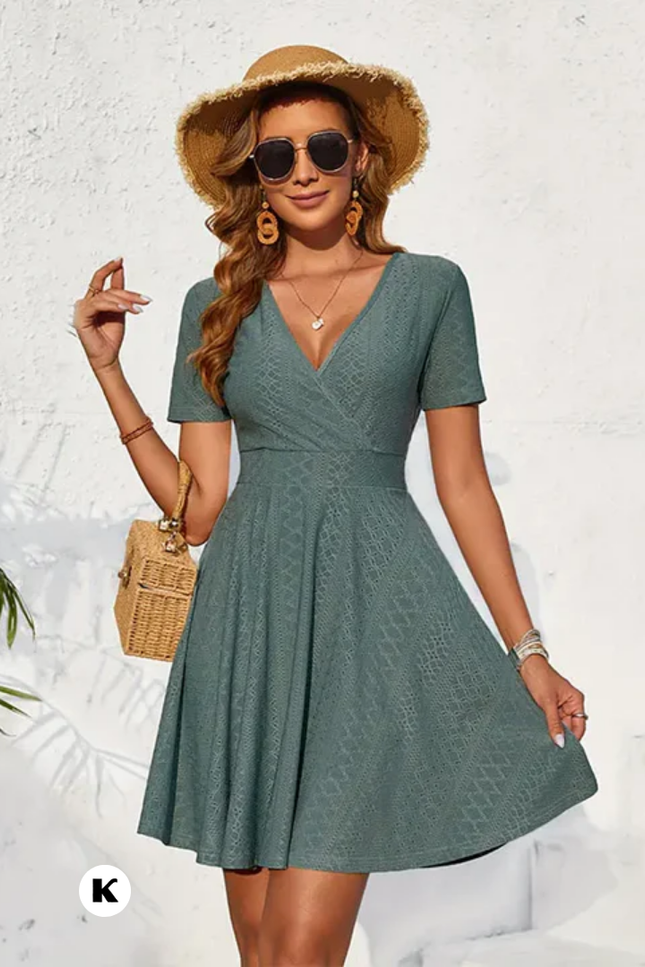V hals model korte taille design jurk