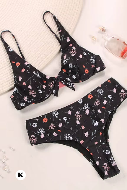 High waist thong model printed bikini
