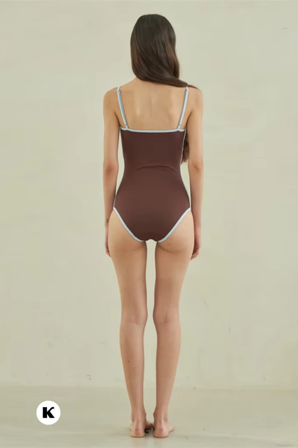 Cut out design bruine solid design badpak