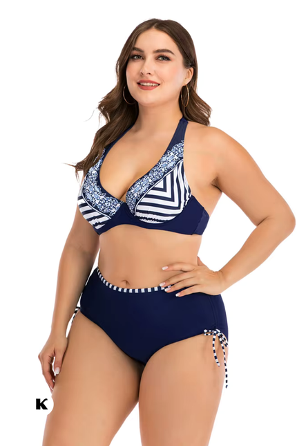 High waisted gestreept design model plus size bikini (video)