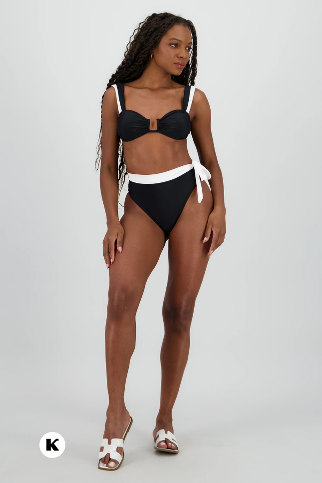 Micro bandeau model thong stijl bikini
