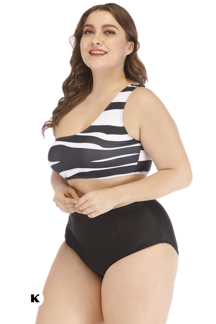 One shoulder gestreept design model plus size bikini
