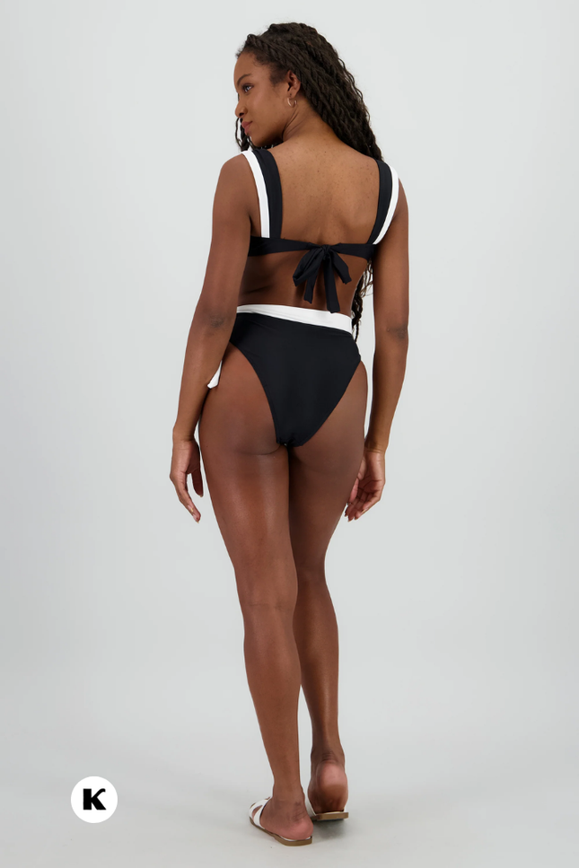 Micro bandeau model thong stijl bikini