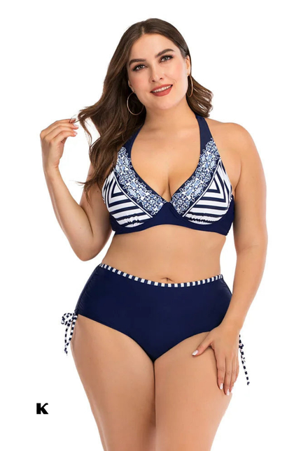 High waisted gestreept design model plus size bikini (video)