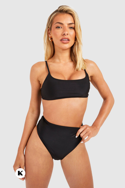 High waisted model zwarte bikini