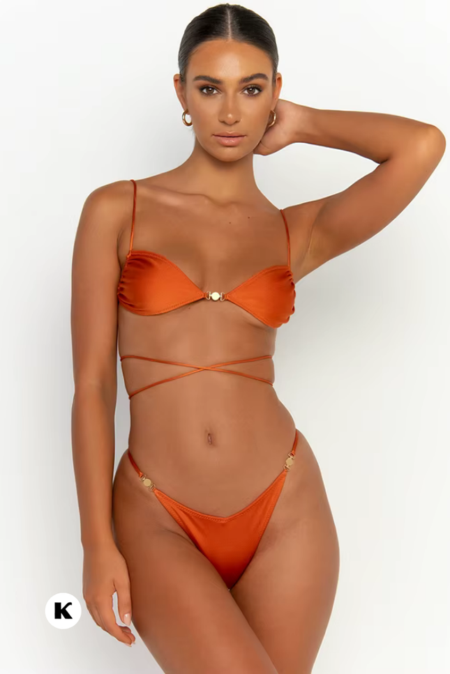 Solid model bikini met solid ties